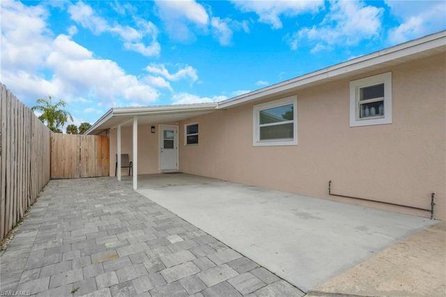 829 107th AVE N, Naples, FL 34108