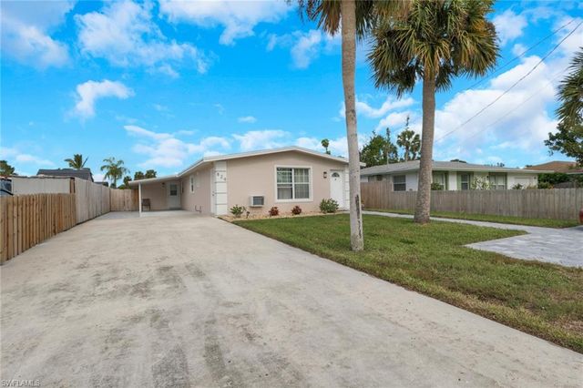 829 107th AVE N, Naples, FL 34108