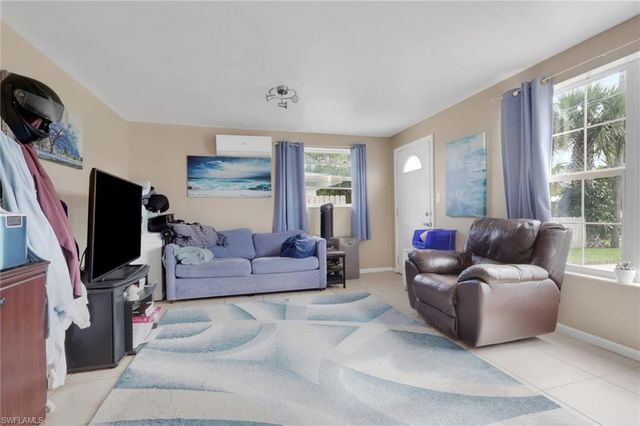 829 107th AVE N, Naples, FL 34108