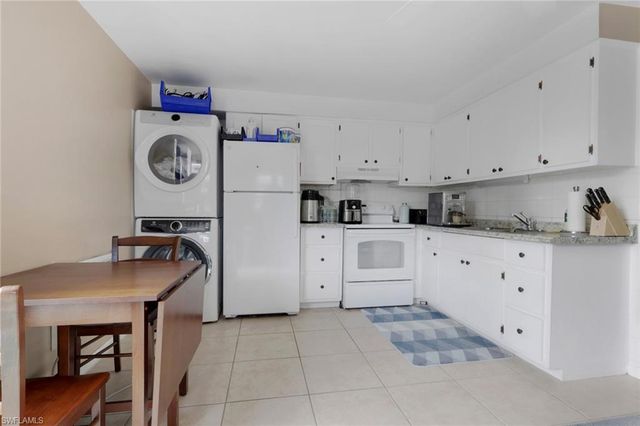 829 107th AVE N, Naples, FL 34108