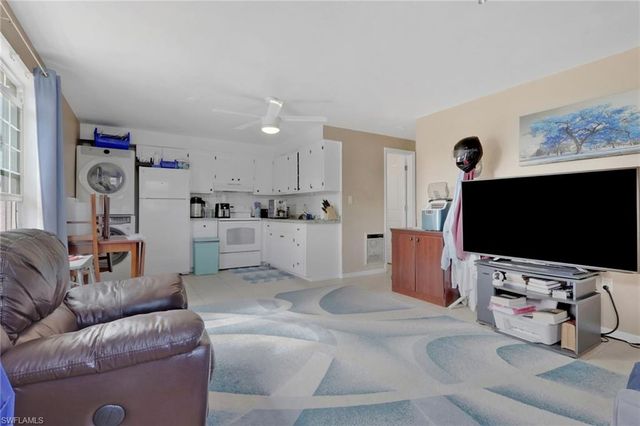 829 107th AVE N, Naples, FL 34108