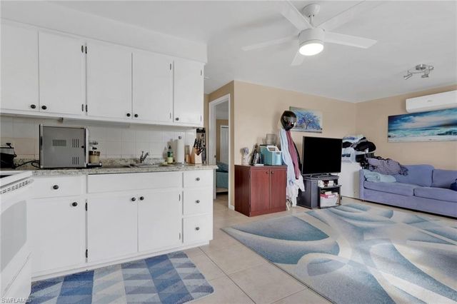 829 107th AVE N, Naples, FL 34108