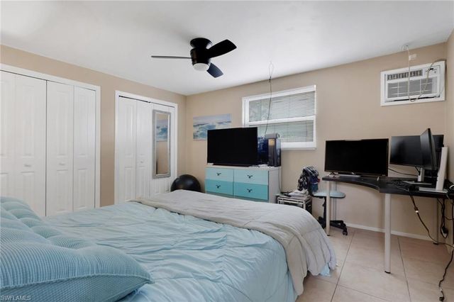 829 107th AVE N, Naples, FL 34108