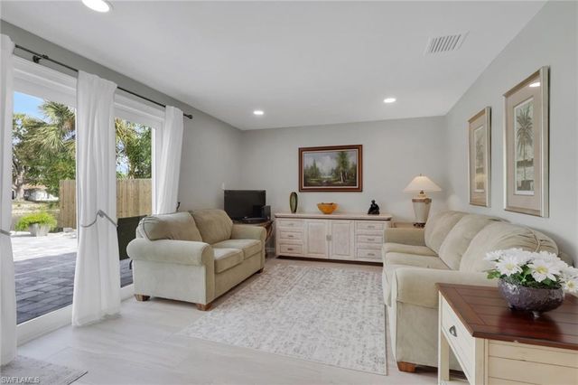 829 107th AVE N, Naples, FL 34108