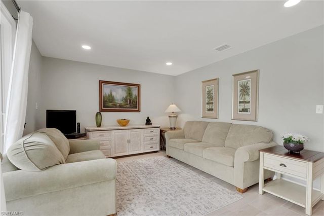 829 107th AVE N, Naples, FL 34108