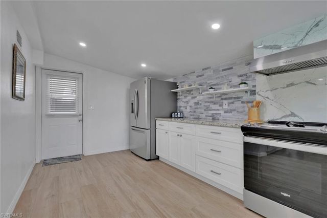 829 107th AVE N, Naples, FL 34108