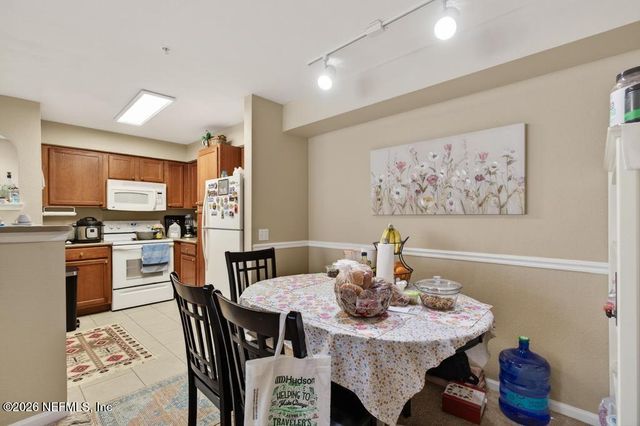 8550 TOUCHTON Road 2221, Jacksonville, FL 32216