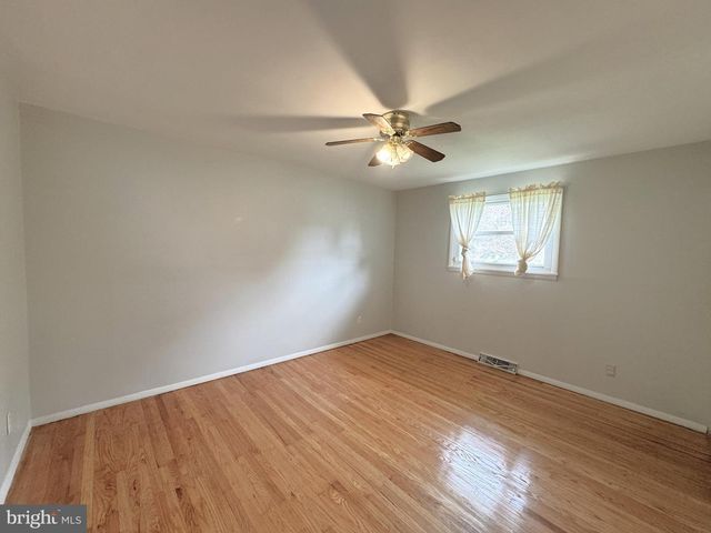 310 FISH POND RD, Sewell, NJ 08080