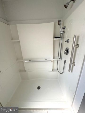 310 FISH POND RD, Sewell, NJ 08080