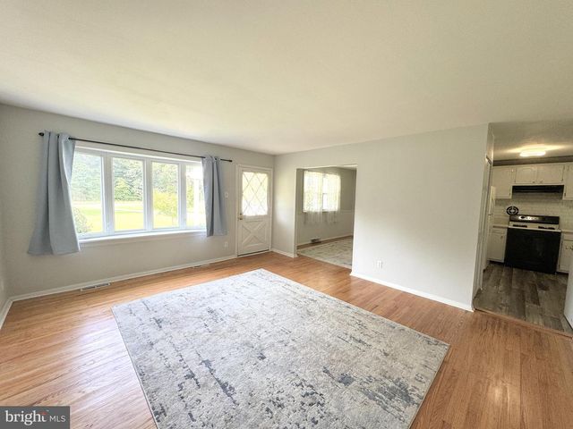 310 FISH POND RD, Sewell, NJ 08080