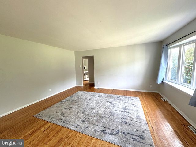 310 FISH POND RD, Sewell, NJ 08080