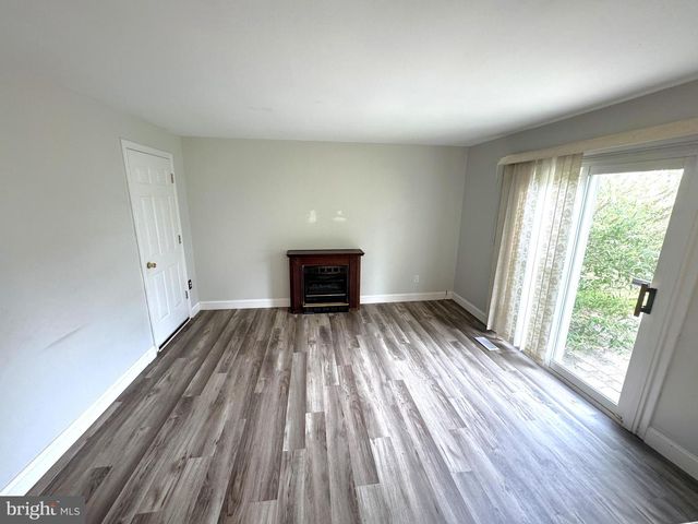 310 FISH POND RD, Sewell, NJ 08080
