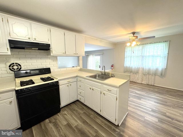 310 FISH POND RD, Sewell, NJ 08080