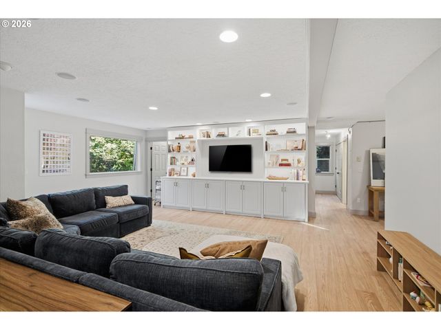 4350 Sw HALCYON Rd, Tualatin, OR 97062