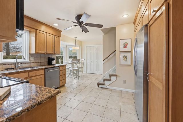 901 Weeping Willow DR, Chesapeake, VA 23322