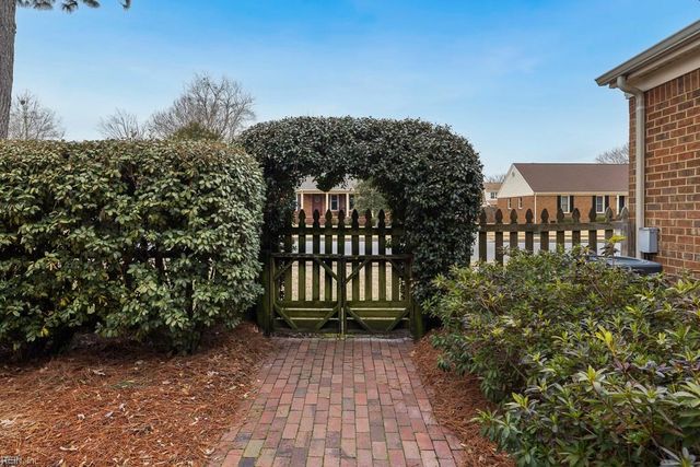 901 Weeping Willow DR, Chesapeake, VA 23322