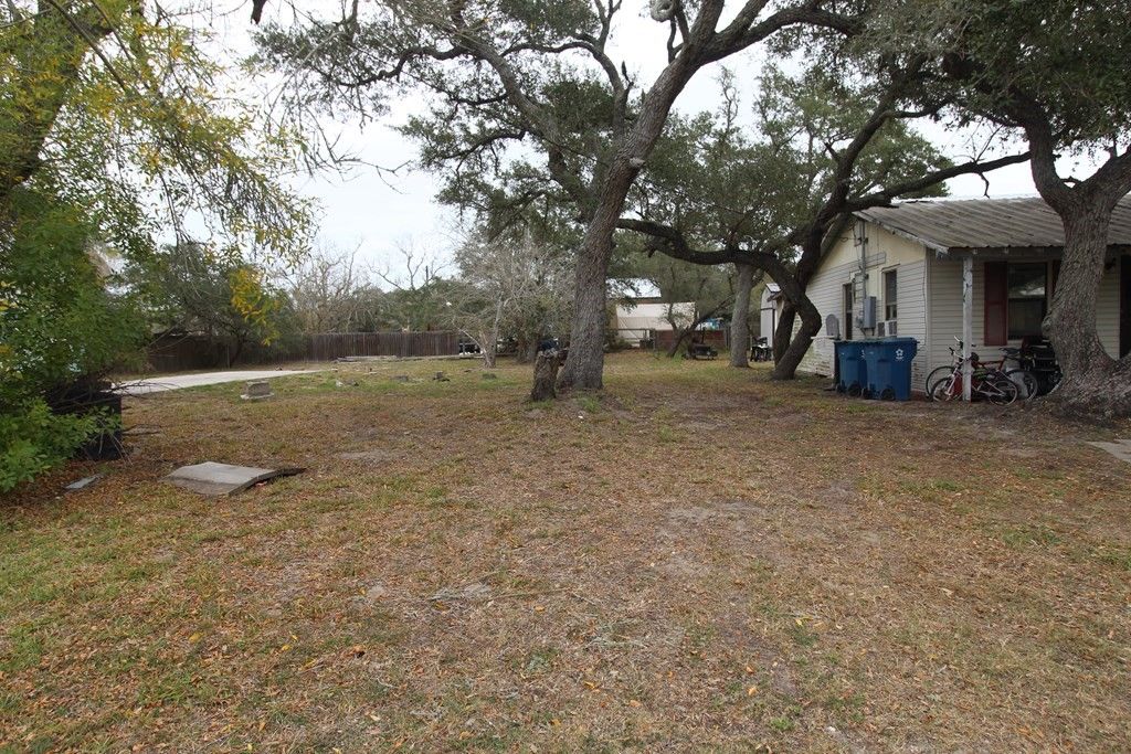 814 & 818 N Ann, Rockport, TX 78382 — photo 4