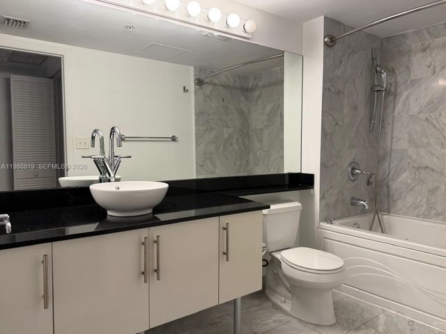 31 SE 5th St 605, Miami, FL 33131