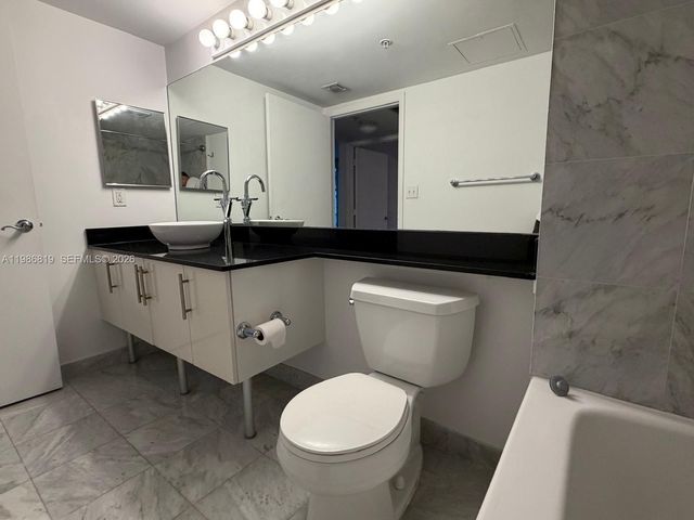 31 SE 5th St 605, Miami, FL 33131