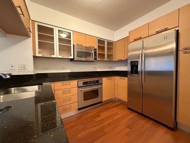 31 SE 5th St 605, Miami, FL 33131