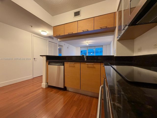 31 SE 5th St 605, Miami, FL 33131