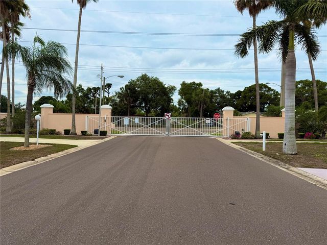5205 5TH STREET E, Bradenton, FL 34203