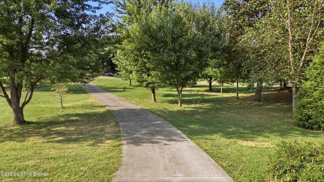 4620 Grand Dell Dr, Crestwood, KY 40014