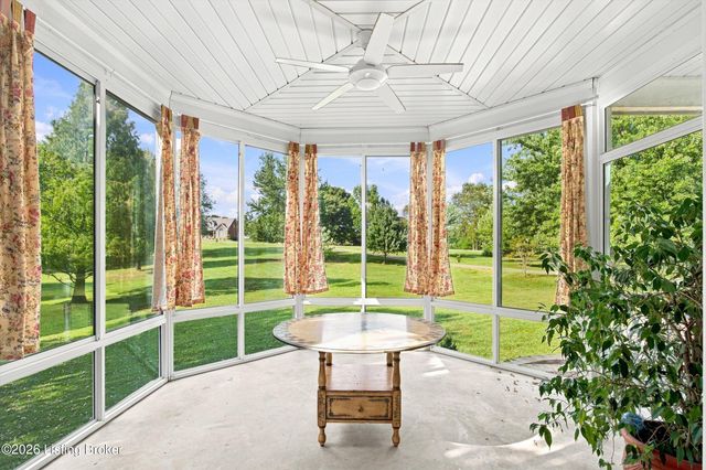 4620 Grand Dell Dr, Crestwood, KY 40014