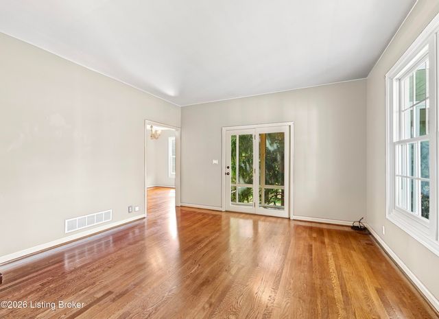 4620 Grand Dell Dr, Crestwood, KY 40014