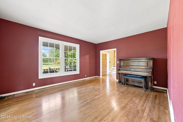 4620 Grand Dell Dr, Crestwood, KY 40014