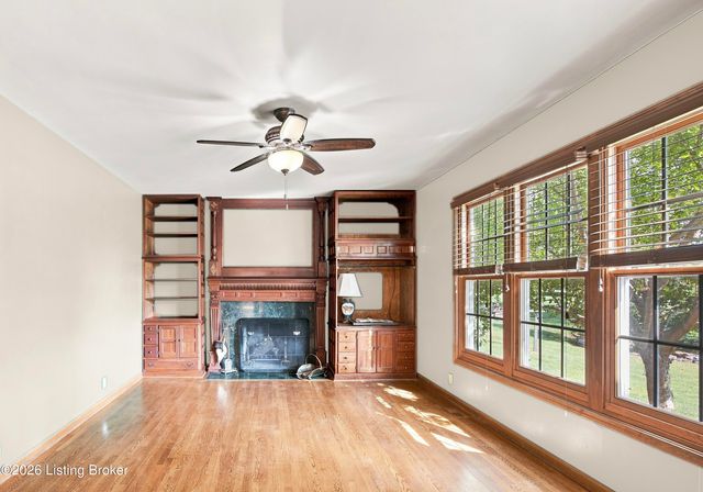 4620 Grand Dell Dr, Crestwood, KY 40014