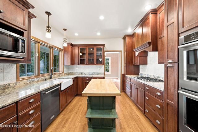 4620 Grand Dell Dr, Crestwood, KY 40014