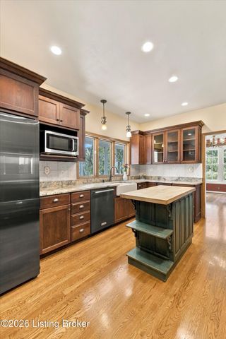 4620 Grand Dell Dr, Crestwood, KY 40014