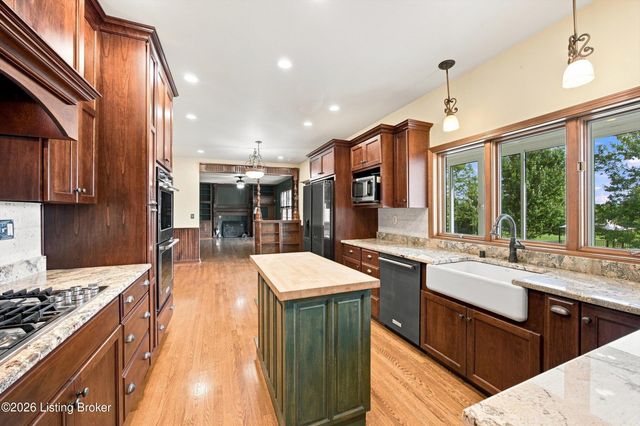 4620 Grand Dell Dr, Crestwood, KY 40014