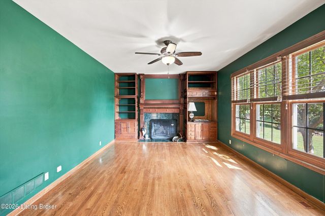 4620 Grand Dell Dr, Crestwood, KY 40014