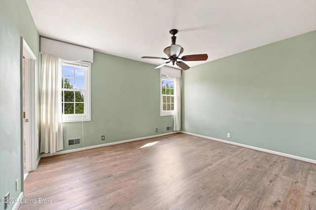 4620 Grand Dell Dr, Crestwood, KY 40014