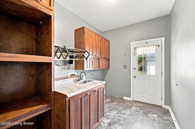 4620 Grand Dell Dr, Crestwood, KY 40014