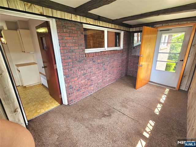734 Lake Avenue, Lyndhurst, NJ 07071