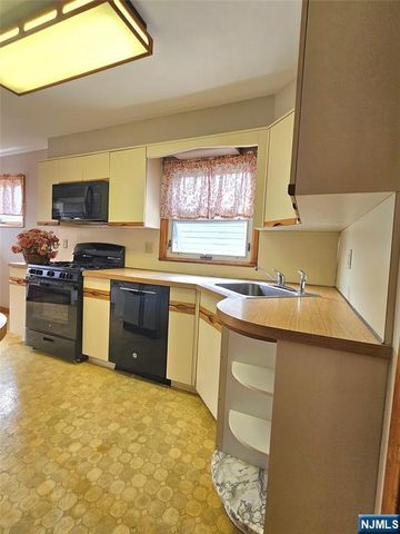 734 Lake Avenue, Lyndhurst, NJ 07071