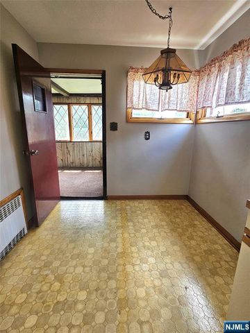 734 Lake Avenue, Lyndhurst, NJ 07071