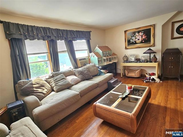 734 Lake Avenue, Lyndhurst, NJ 07071