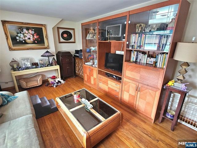 734 Lake Avenue, Lyndhurst, NJ 07071