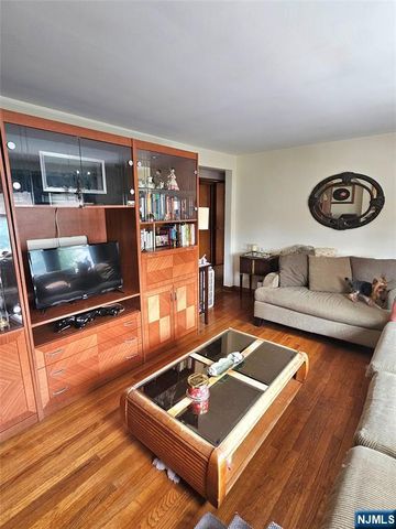734 Lake Avenue, Lyndhurst, NJ 07071
