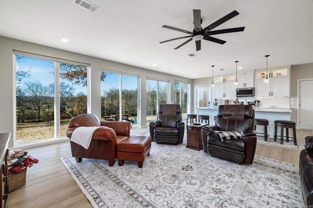 279 Eagles Ln Lane, Bismarck, AR 71929