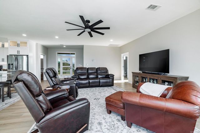 279 Eagles Ln Lane, Bismarck, AR 71929