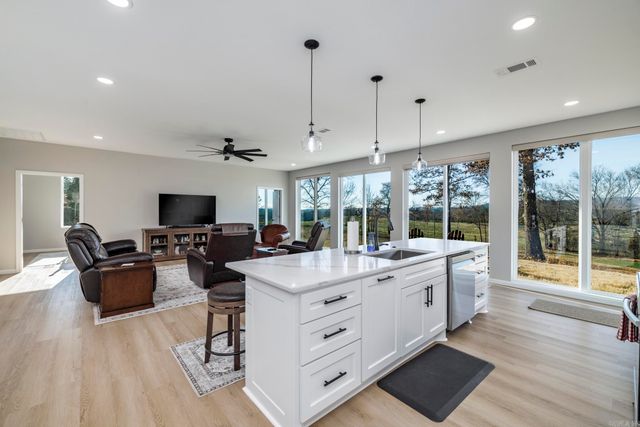 279 Eagles Ln Lane, Bismarck, AR 71929