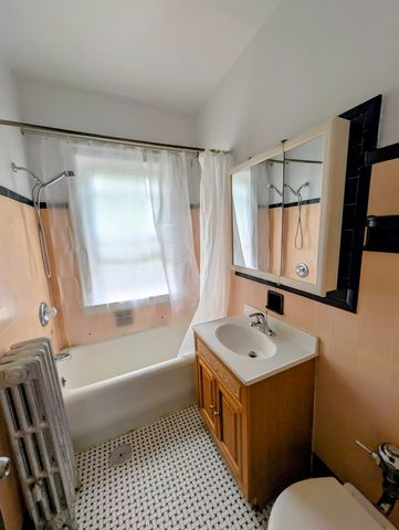 6703 N Greenview Avenue 3C, Chicago, IL 60626