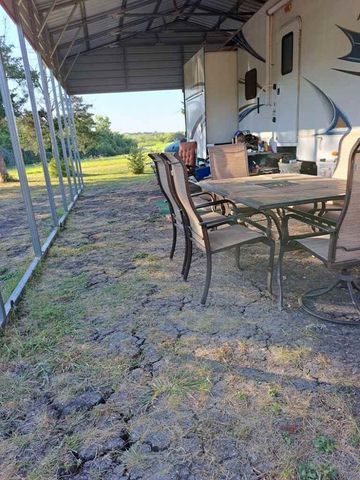 7442 W State Highway 159, Fayetteville, TX 78940