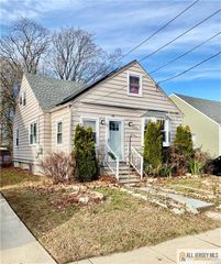 22 Oakwood Place, North Brunswick, NJ 08902