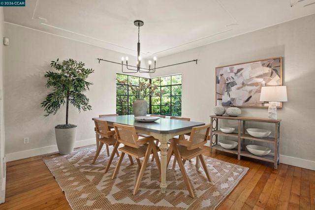 7 Las Mesas Path, Orinda, CA 94563